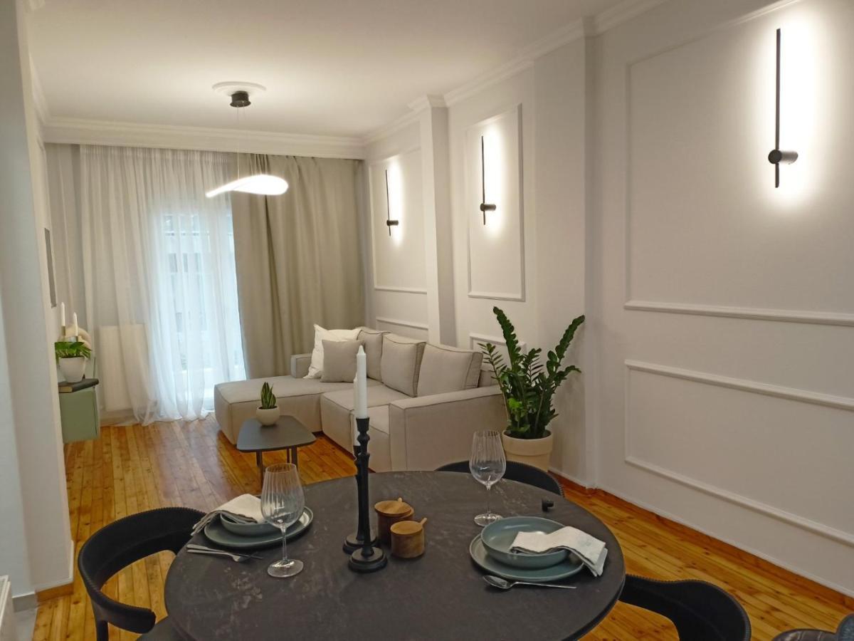 Stylish Modern Classic Apartment Szaloniki Kültér fotó